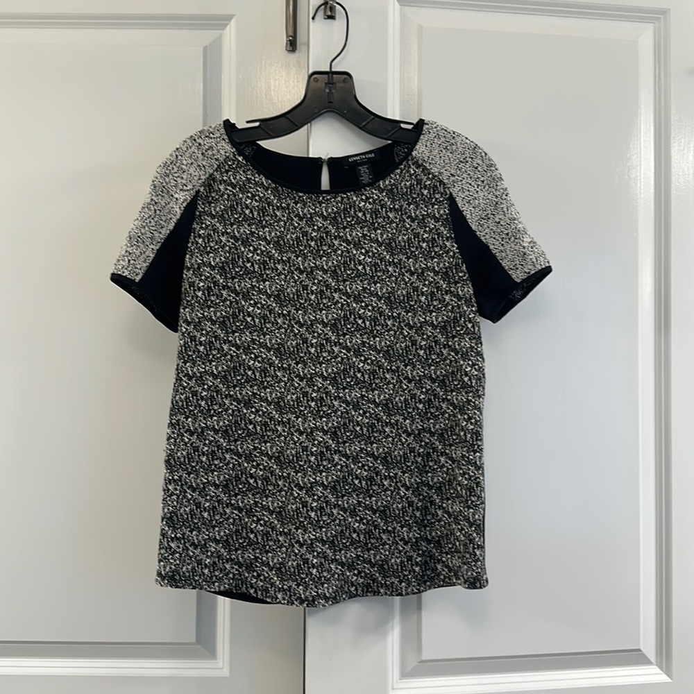 Kenneth Cole XS loose fitting short sleeve blouse